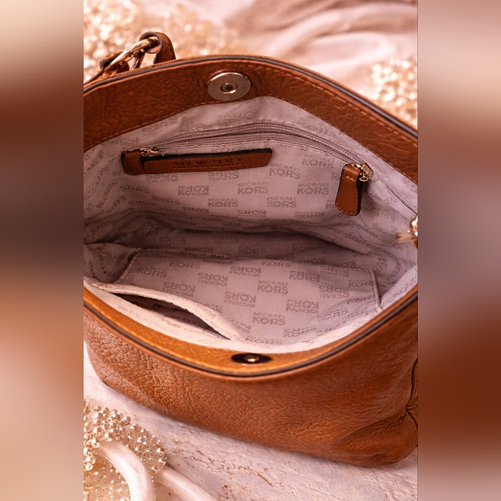 ✨ Michael Kors Brown Leather Shoulder Bag ✨ - Picture 2 of 4